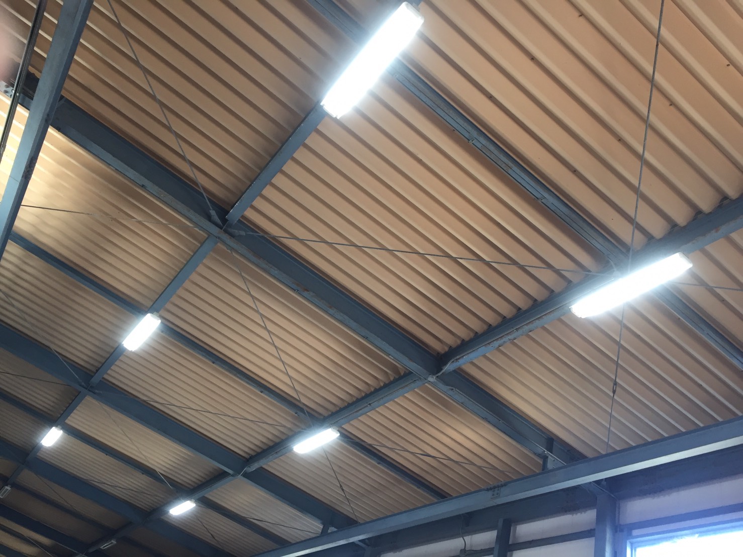 愛知県名古屋市 足場を使っての照明取替（4）